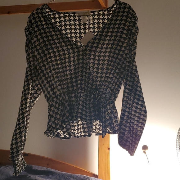 Top - Picture 4 of 6